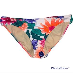 OLD NAVY RUCHED FLORAL BIKINI BOTTOM SIZE LARGE.